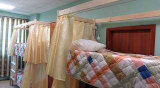 Гостиница Новый Хостел Сочи Сочи Нижнее спальное место на двухъярусной кровати в общем номере для мужчин с 4 кроватями-5
