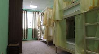 Гостиница Новый Хостел Сочи Сочи Нижнее спальное место на двухъярусной кровати в общем номере для мужчин с 4 кроватями-3