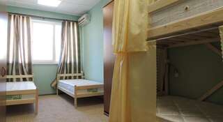 Гостиница Новый Хостел Сочи Сочи Односпальная кровать в общем номере для женщин (4 взрослых)-1