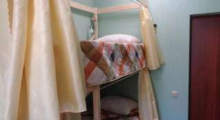 Гостиница Новый Хостел Сочи Сочи Нижнее спальное место на двухъярусной кровати в общем номере для женщин с 4 кроватями-5