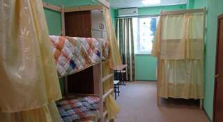 Гостиница Новый Хостел Сочи Сочи Верхнее спальное место на двухъярусной кровати в общем номере для женщин с 4 кроватями-7